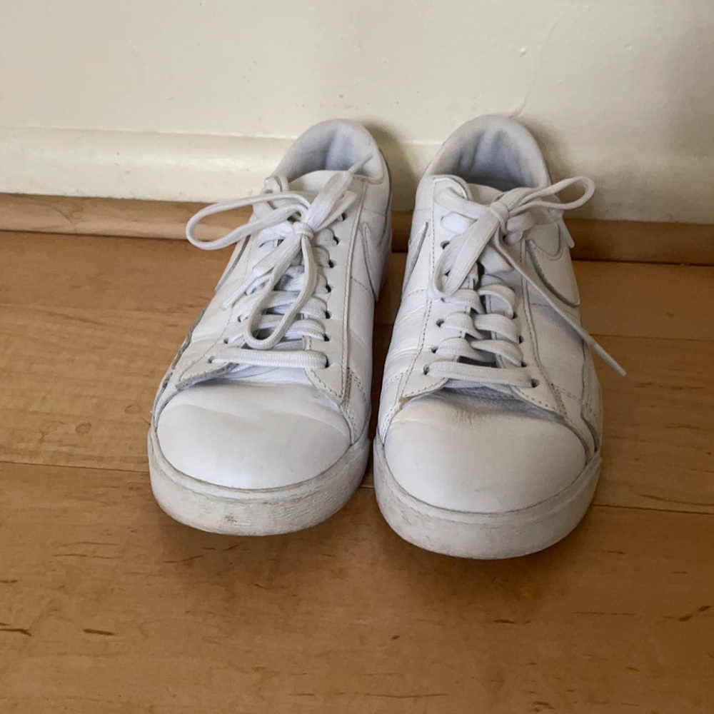 Nike tennis shoes